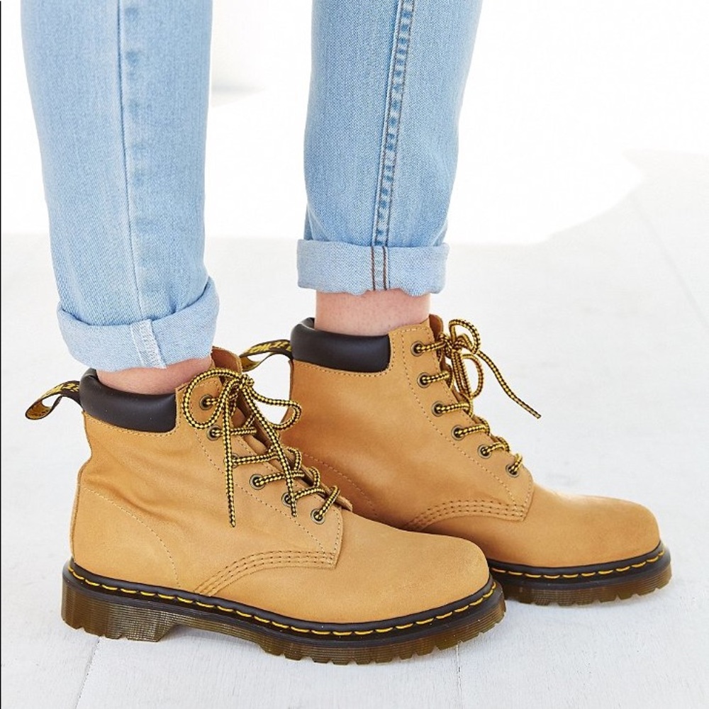 Dr. Marten 939 6 Eye Hiker Boot